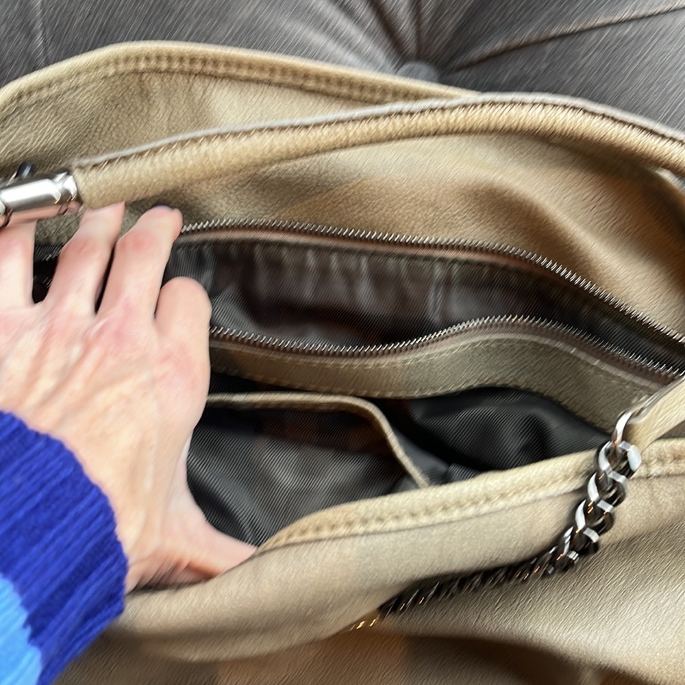 SALE! 🔥Limited Edition BurberryPebbled Leather Chain Hobo bag - EXCLUSIVE!! W/B - Picture 6 of 17